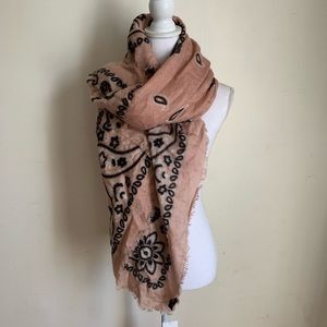 Steve Madden Accessories - 🌛Steve Madden 🌛 bandanna print Blanket scarf NWT Steve Madden Accessories - 🌛Steve Madden 🌛 bandanna print Blanket scarf NWT
